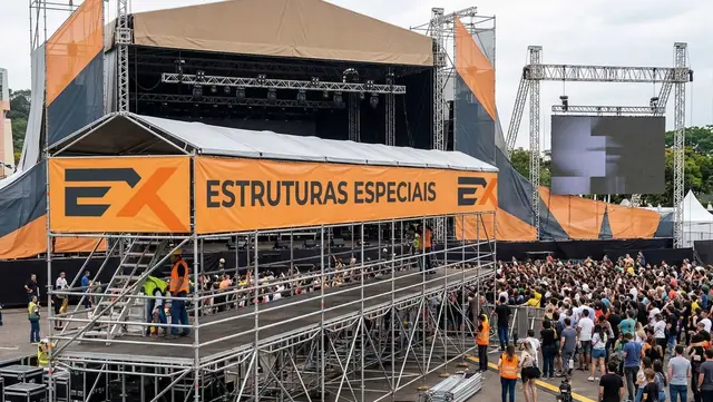 Andaime tubular em eventos e estruturas